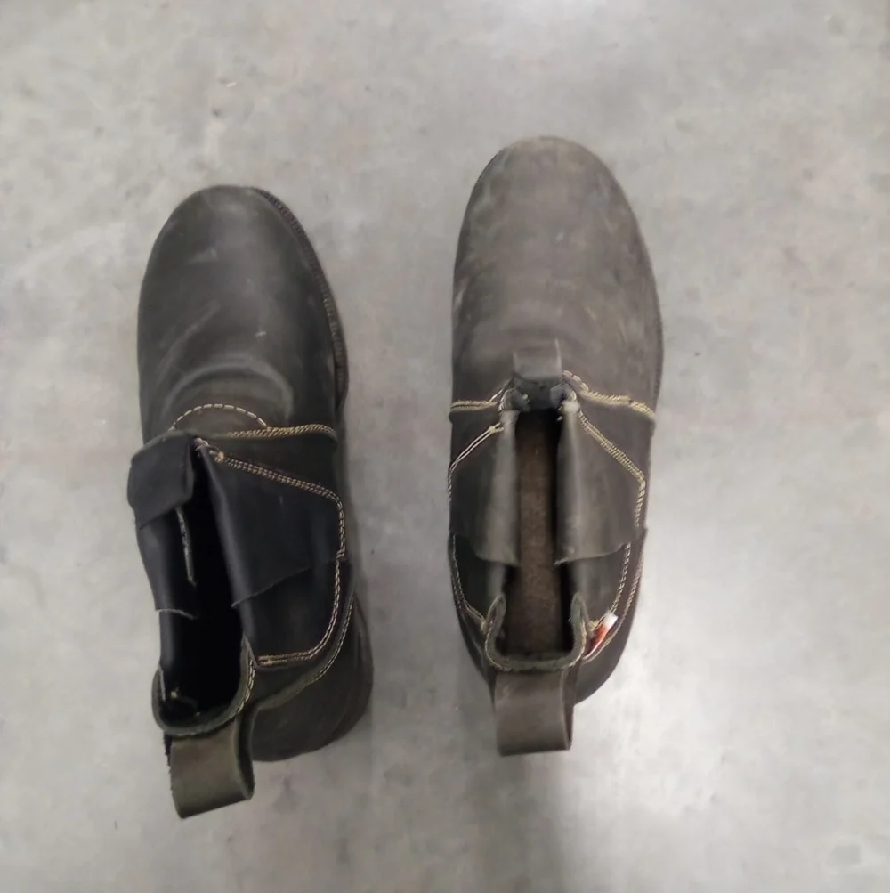 Caboodles Black Sturdy Boots with Chevron Tread
